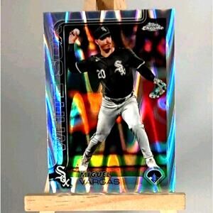 2025 Topps Chrome - Miguel Vargas #51 RayWave Refractor